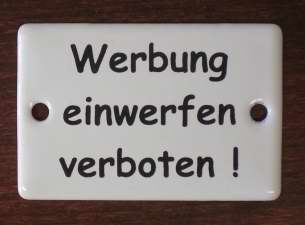 Hinweis-Schild: Werbung einwerfen verboten!