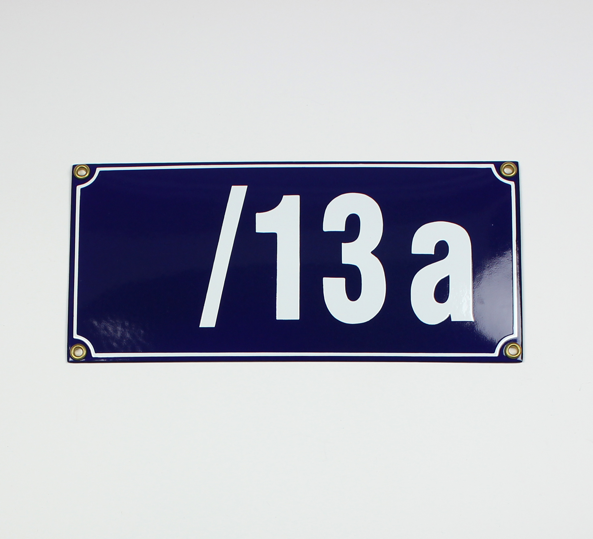 13a Hausnummernschild /13a blau Blockschrift 26x12 cm Emailleschild