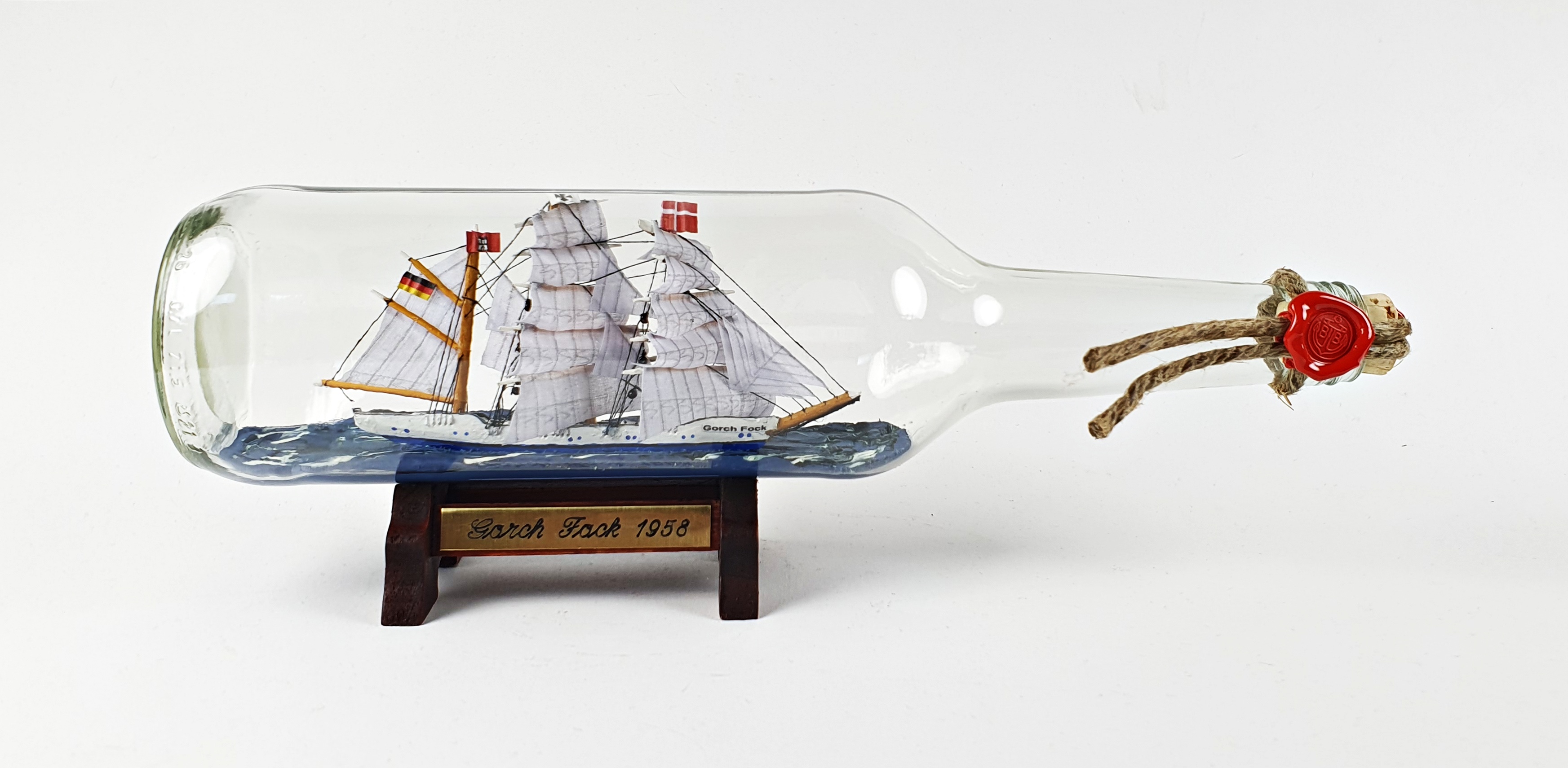 Gorch Fock 700 ml runde Flasche Buddelschiff Flaschenschiff Gorch Fock 700 ml runde Flasche Buddelschiff Flaschenschiff
