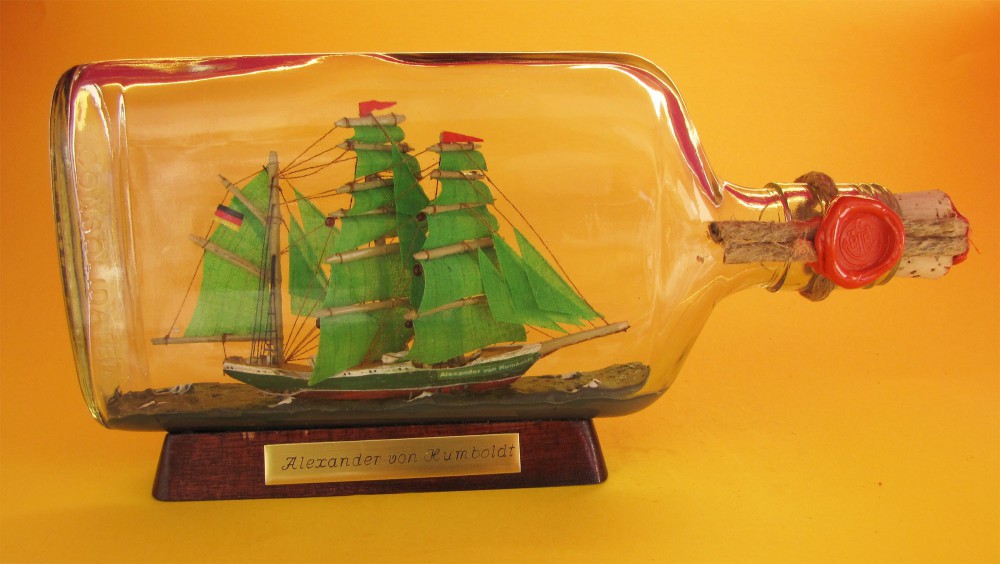 flaschenschiff_alexander_von_humboldt_p080 Alexander von Humboldt 375 ml Flachmann Buddelschiff ca. 21x9 cm Flaschenschiff