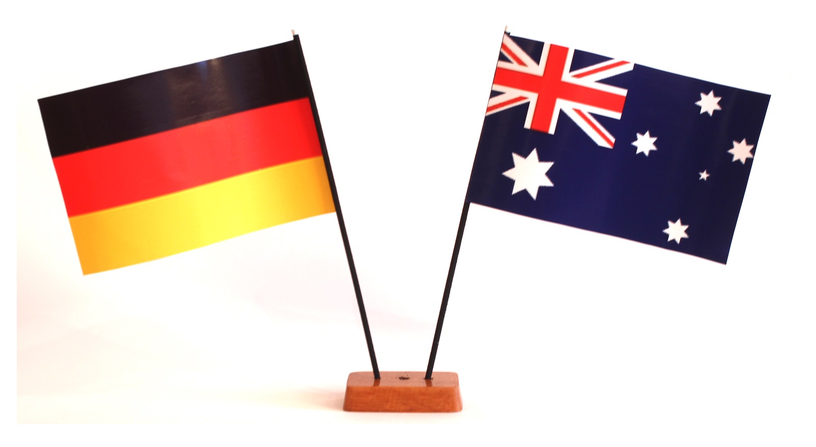9x14-australien-deutschland Mini Tischflagge Australien 9x14 cm Höhe 20 cm mit Gratis-Bonusflagge und Holzsockel Tischfähnchen