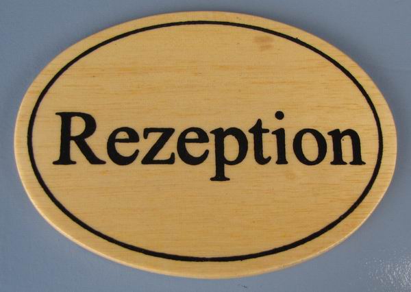 Ovales Holz - Türschild Rezeption 7x10 cm helles Holzschild