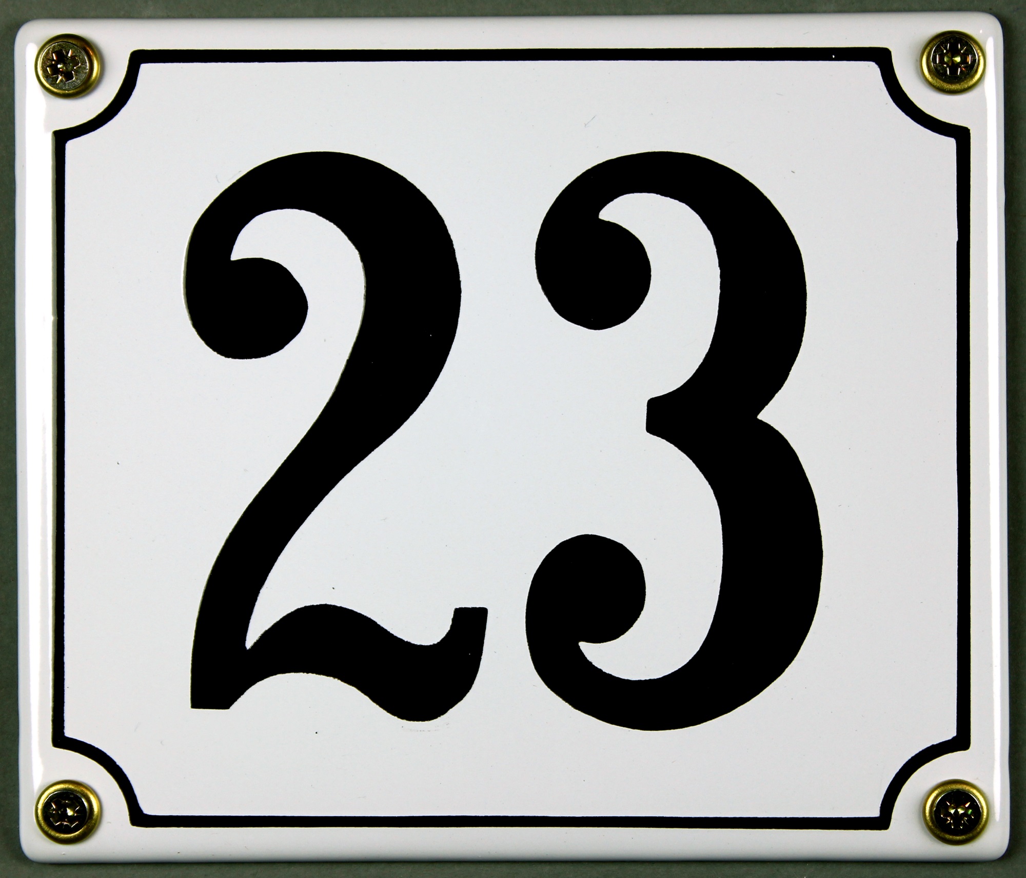 hausnummer-23-weiss-hausnummernschild-emaille