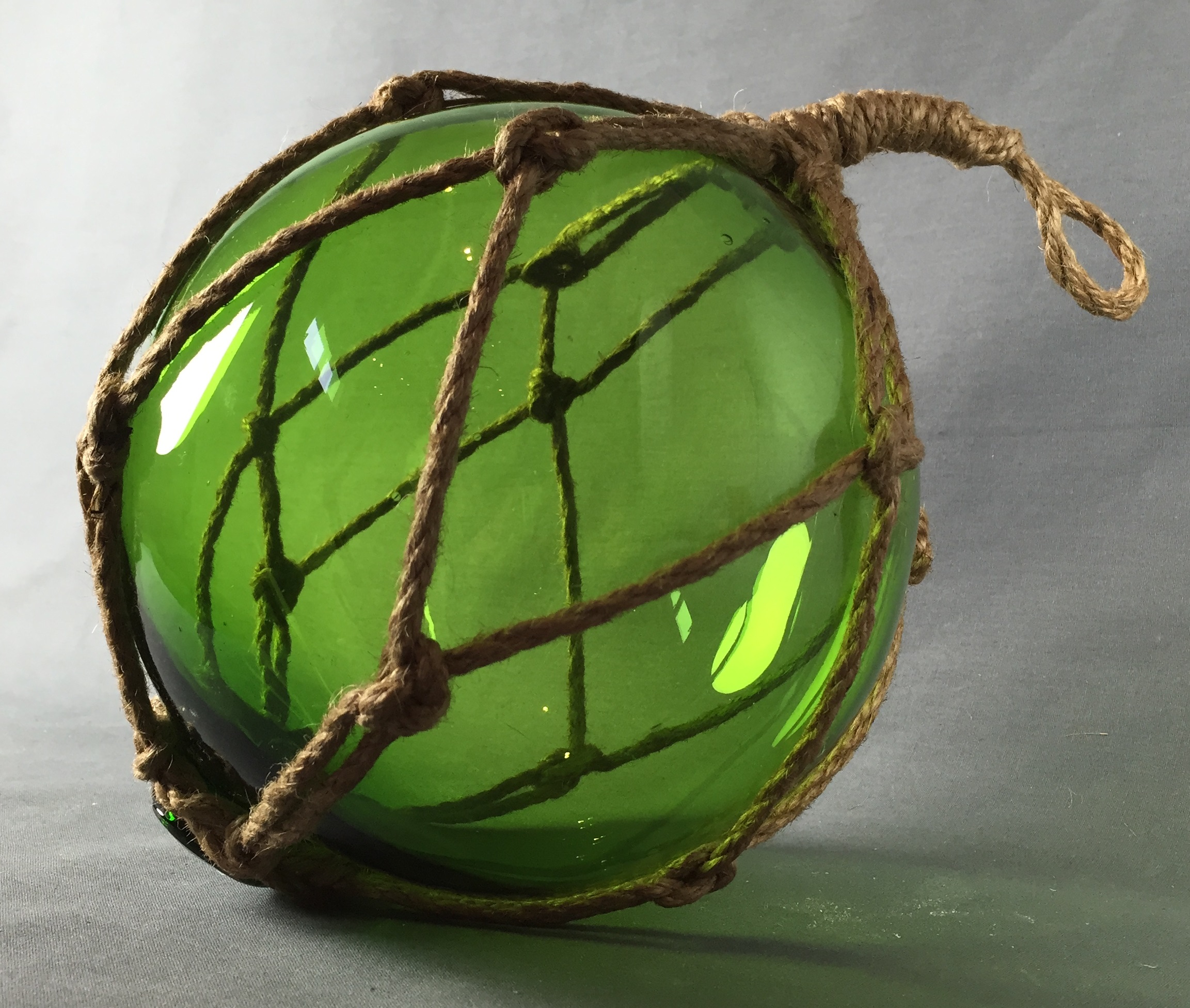 Fischerkugel-17cm-gruen Deko Fischerkugel aus Glas grün 17 cm Tauwerk Netz