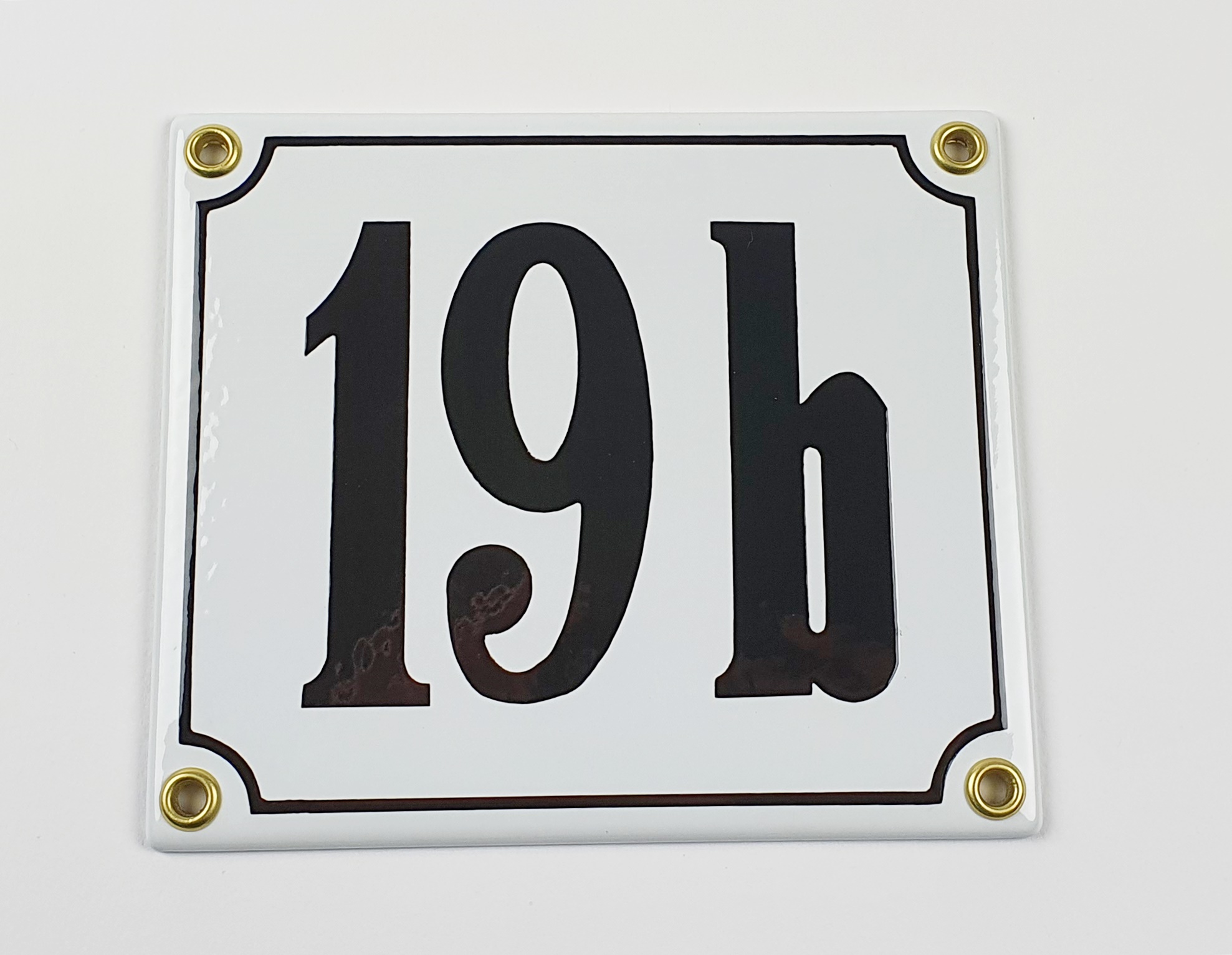 emaille-19b-weiss Hausnummernschild 19b weiß Clarendon 14x12 cm Emailleschild