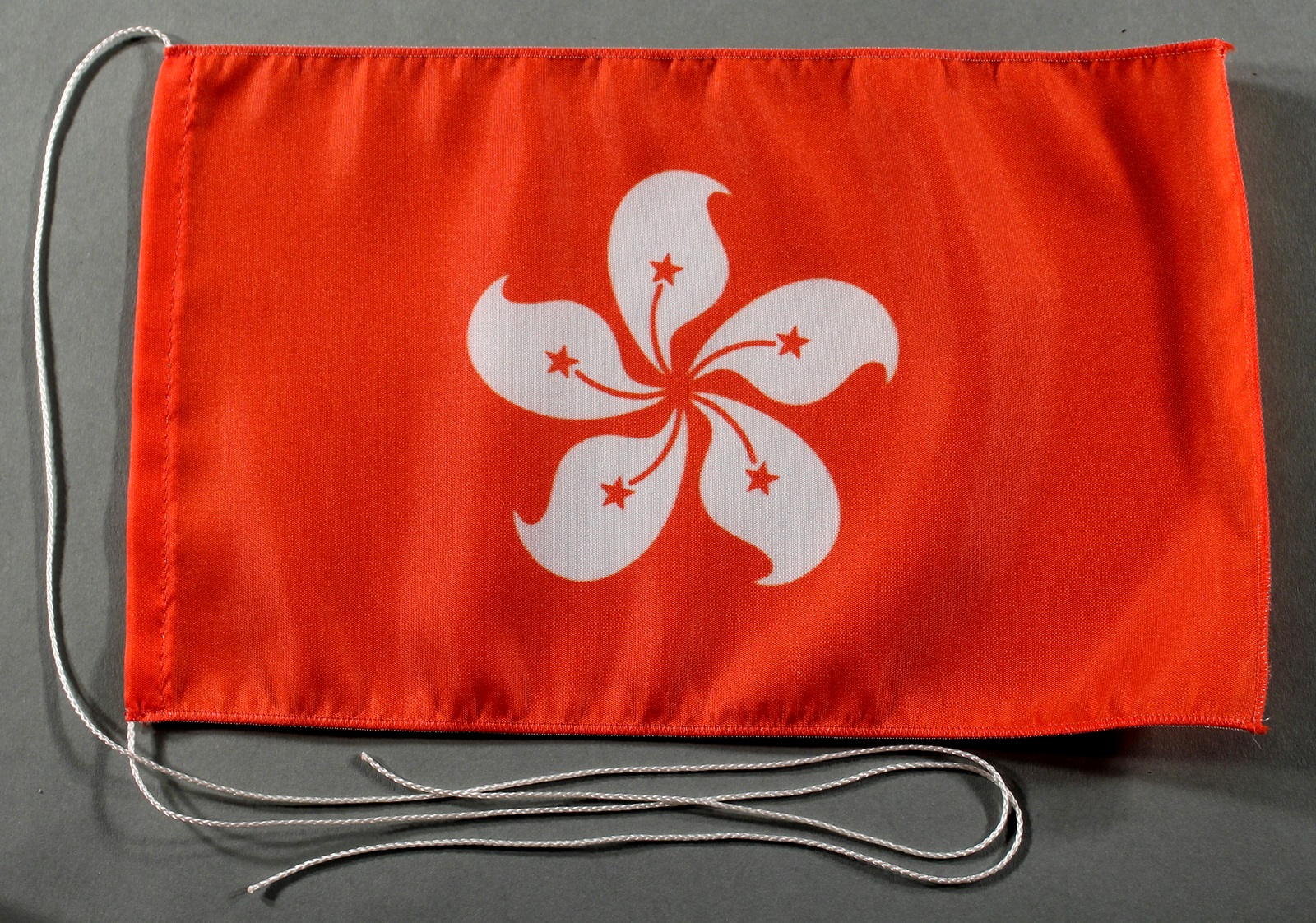 Tischflagge Hong Kong Hongkong 25x15 cm optional mit Holz- oder Chromständer Tischfahne Tischfähnche