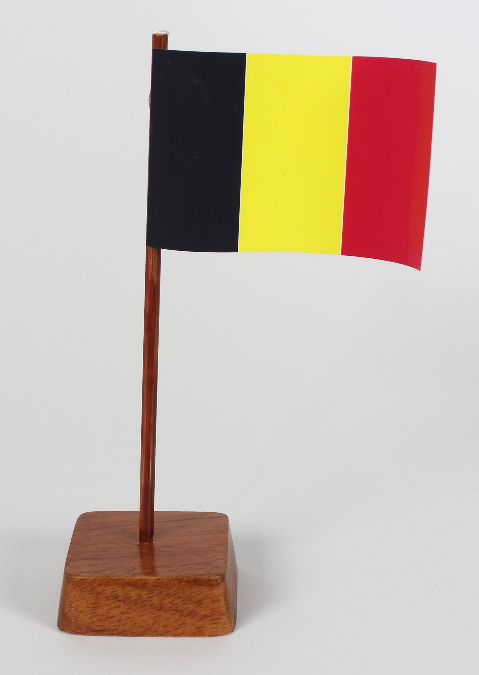 mini-tischflagge-belgien-v Mini Tischflagge Belgien Höhe 13 cm Tischfähnchen
