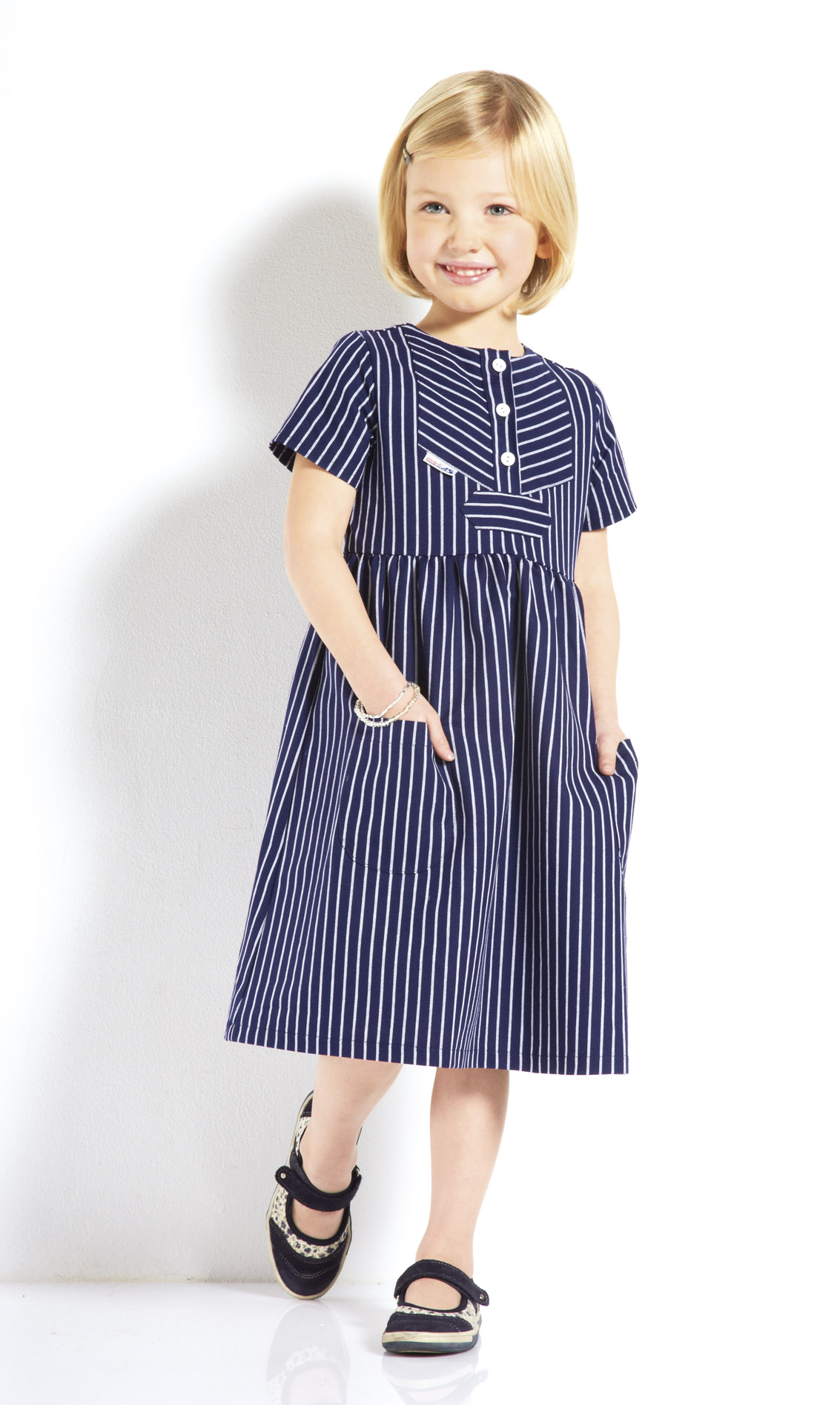 Kinder Fischerkleid breit gestreift 1027 Kinder Fischerkleid breit gestreift 1027