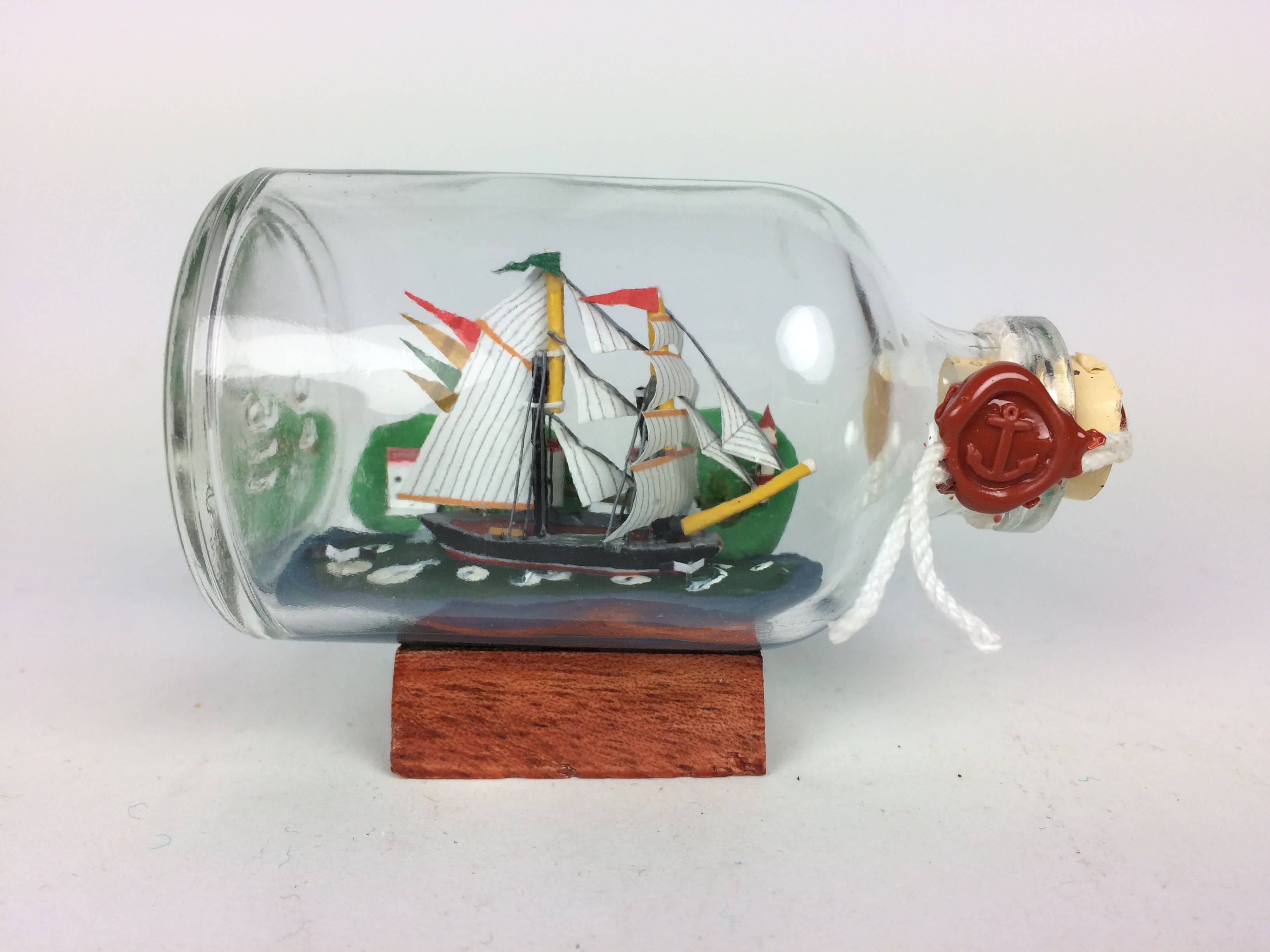 PHS002-1 Brigantine mit Landschaft Mini Buddelschiff 50 ml ca. 7,2 x 4,5 cm Flaschenschiff