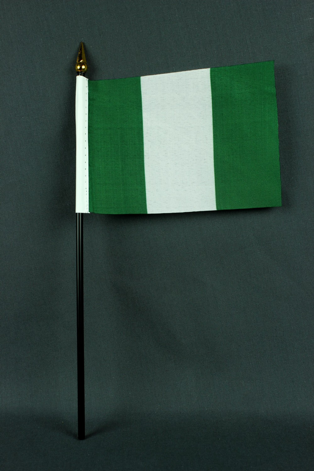 Kleine Tischflagge Nigeria 10x15 cm optional mit Tischfähnchenständer