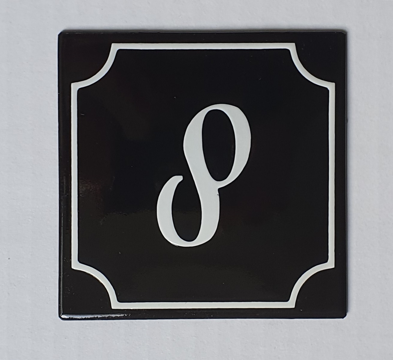 Hausnummernschild 8 schwarz Clarendon 8x8 cm Emailleschild