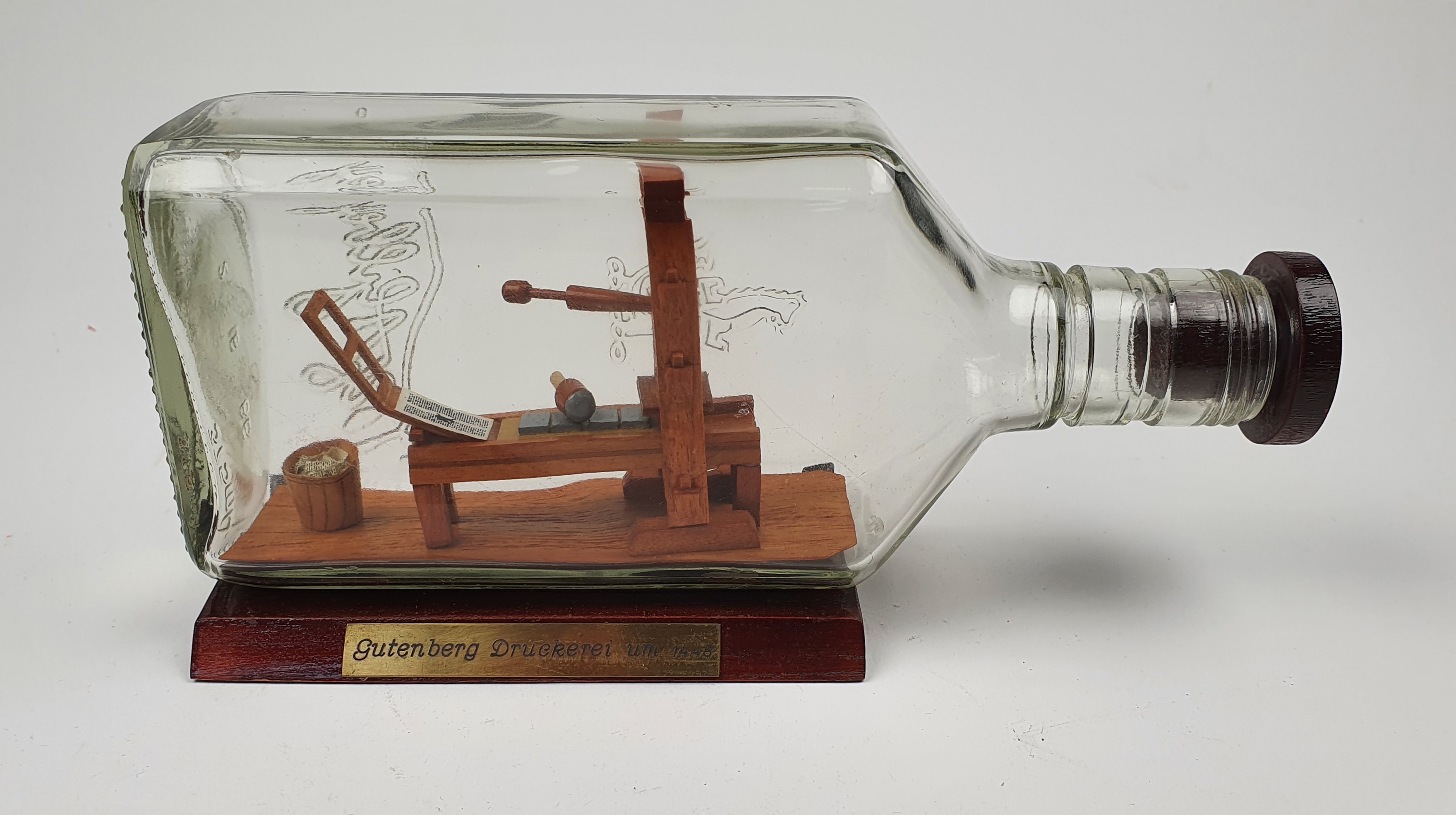 flasche-gutenberg Gutenberg Druckerei eckige Ginflasche 0,375 Liter Buddel Holz Kunst in der Flasche
