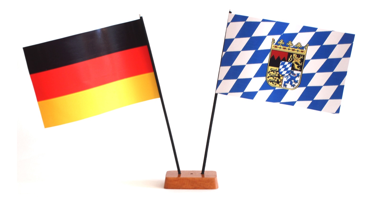 9x14-bayern-deutschland Mini Tischflagge Bayern 9x14 cm Höhe 20 cm mit Gratis-Bonusflagge und Holzsockel Tischfähnchen