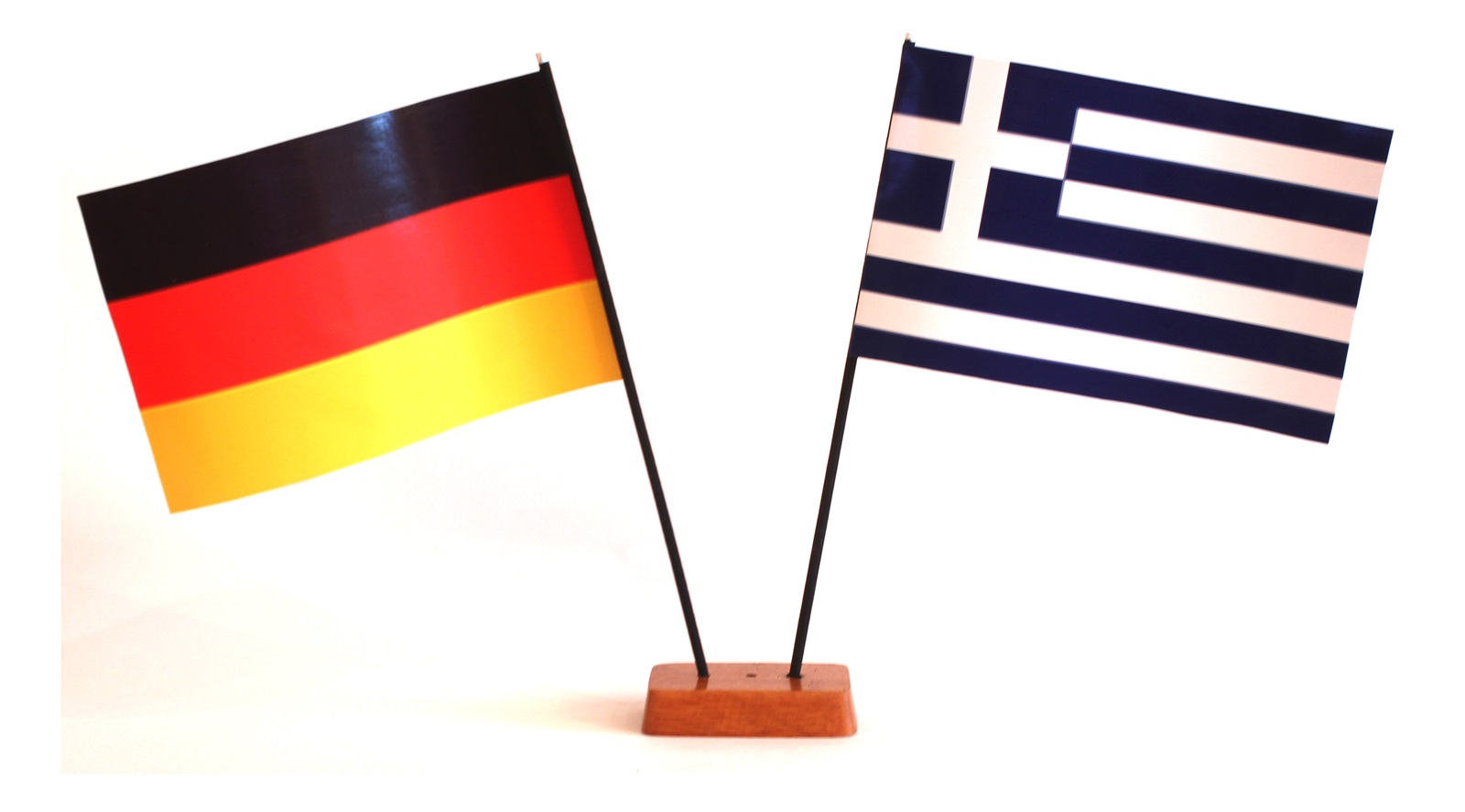 9x14-griechenland-deutschland Mini Tischflagge Griechenland 9x14 cm Höhe 20 cm mit Gratis-Bonusflagge und Holzsockel Tischfähnchen