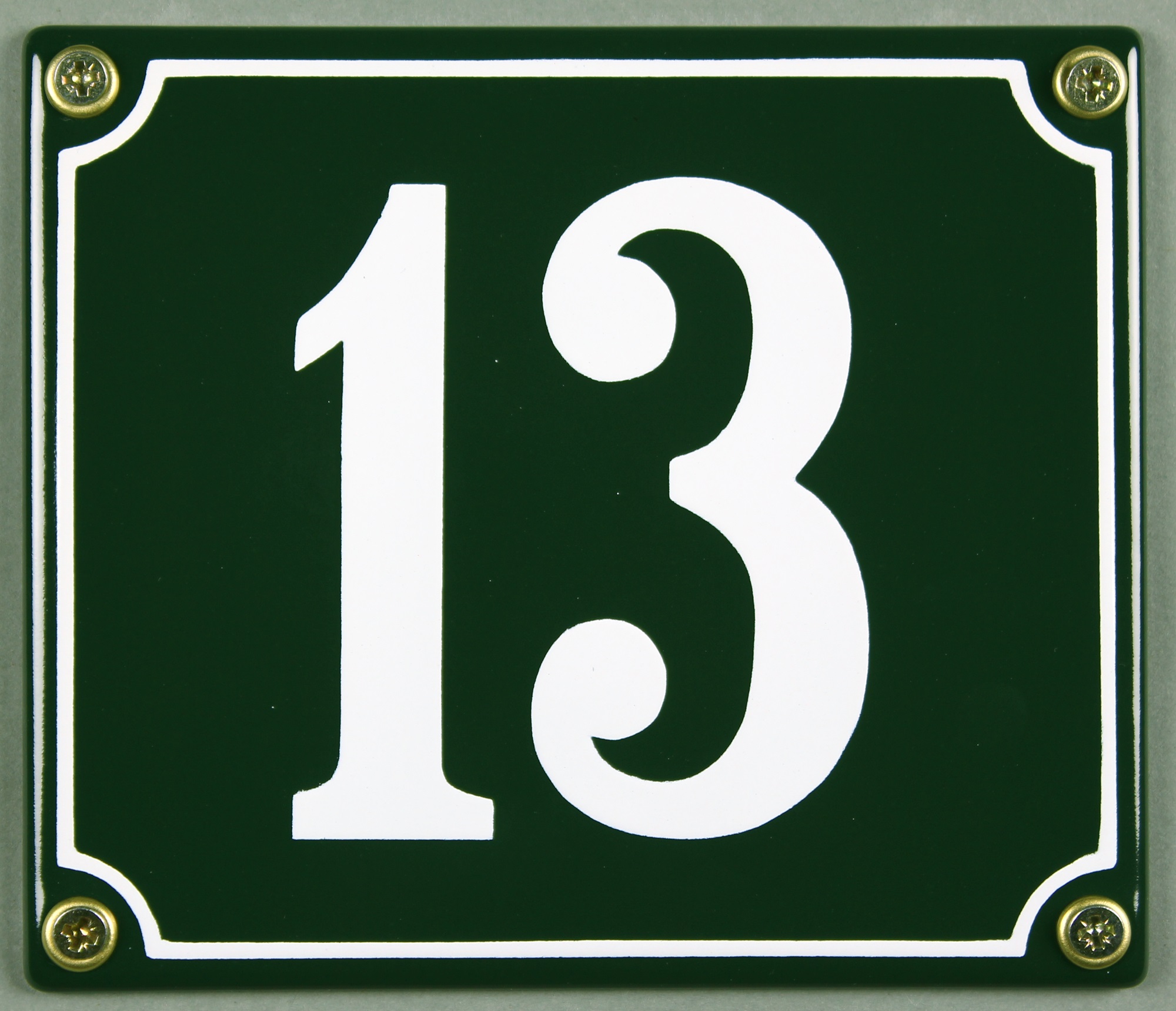 hausnummer-13-gruen-hausnummernschild-emaille
