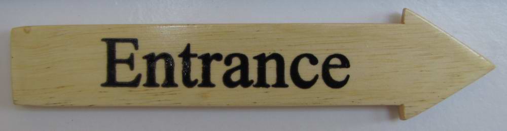 Türschild Entrance helles Holz Pfeilform 3,5x15 cm