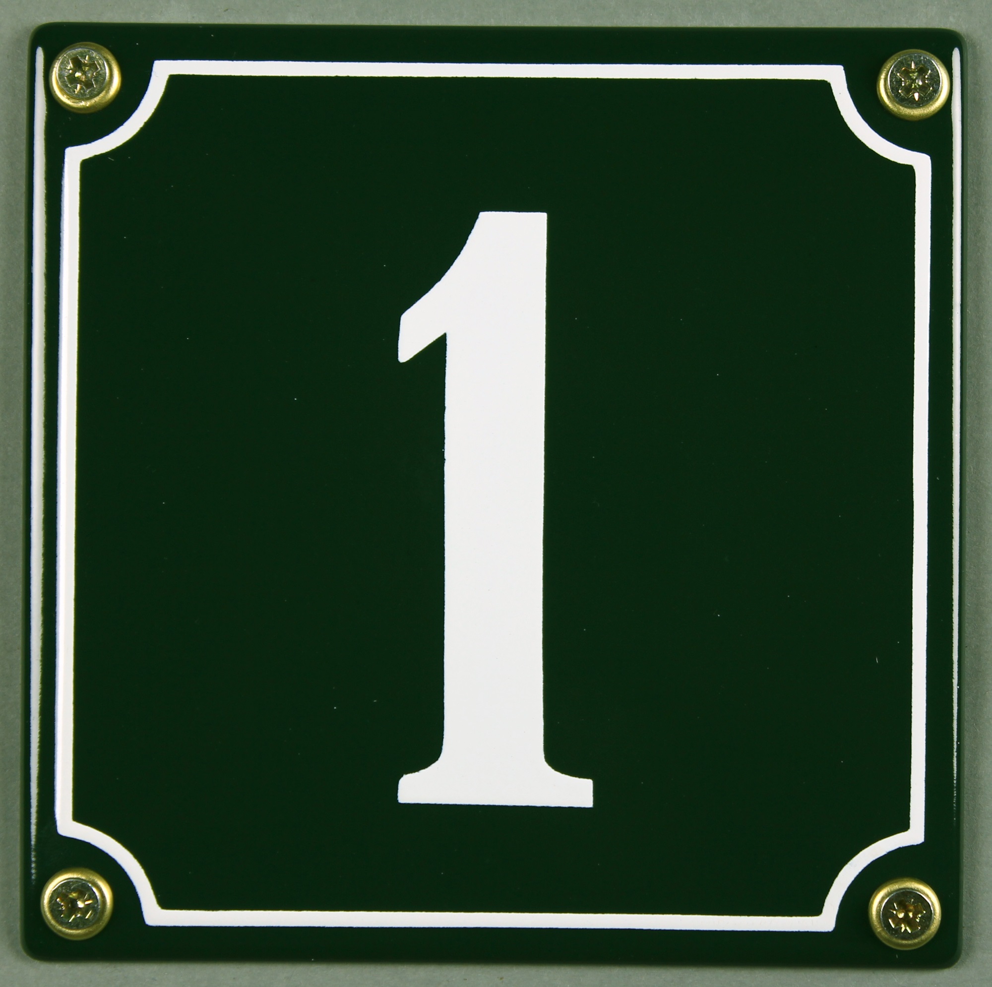 hausnummer-1-gruen-hausnummernschild-emaille