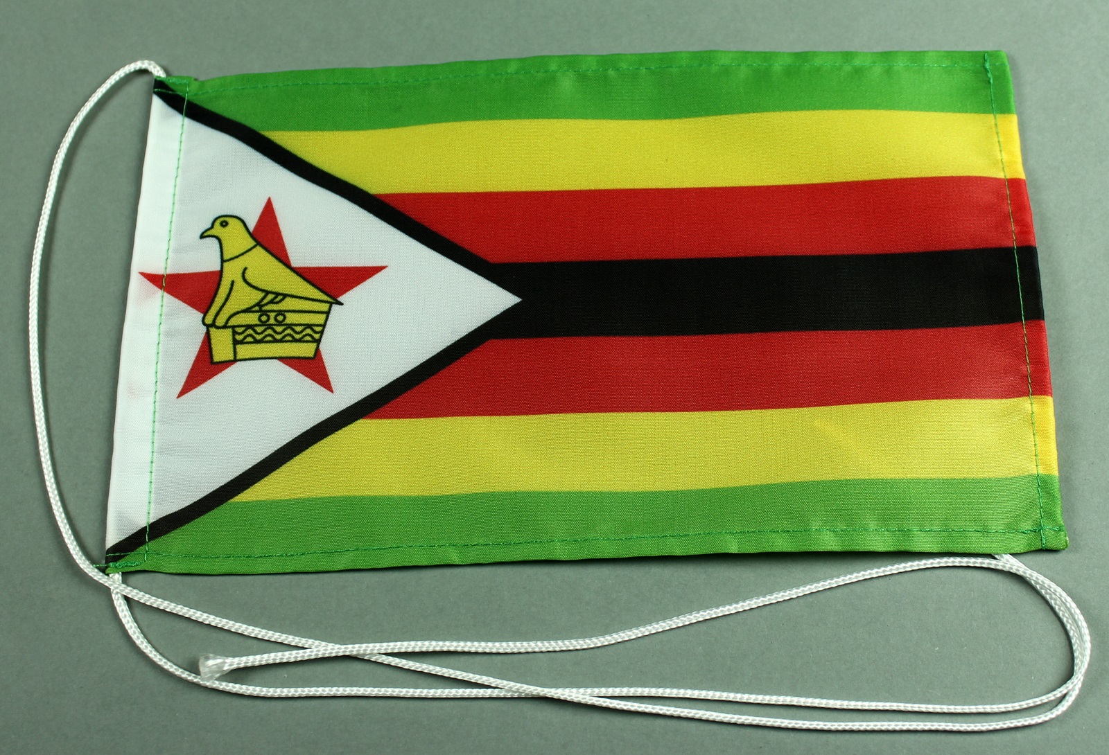 tischfahne-simbabwe Tischflagge Simbabwe 25x15 cm optional mit Holz- oder Chromständer Tischfahne Tischfähnchen