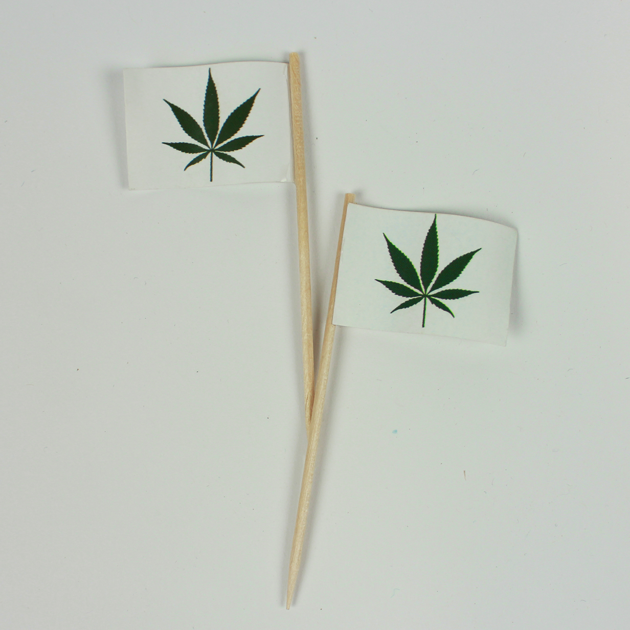 Hanfblatt-gr-n-beidseitig