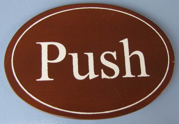 Ovales Holz - Türschild Push 7x10 cm dunkles Holzschild
