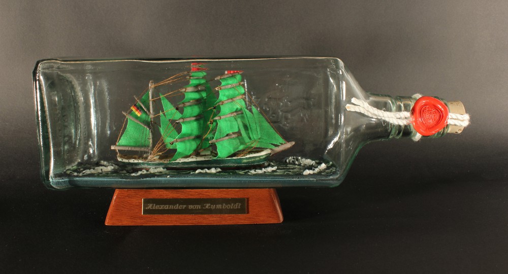 Alexander von Humboldt eckige Ginflasche 0,7 Liter Buddelschiff Flaschenschiff