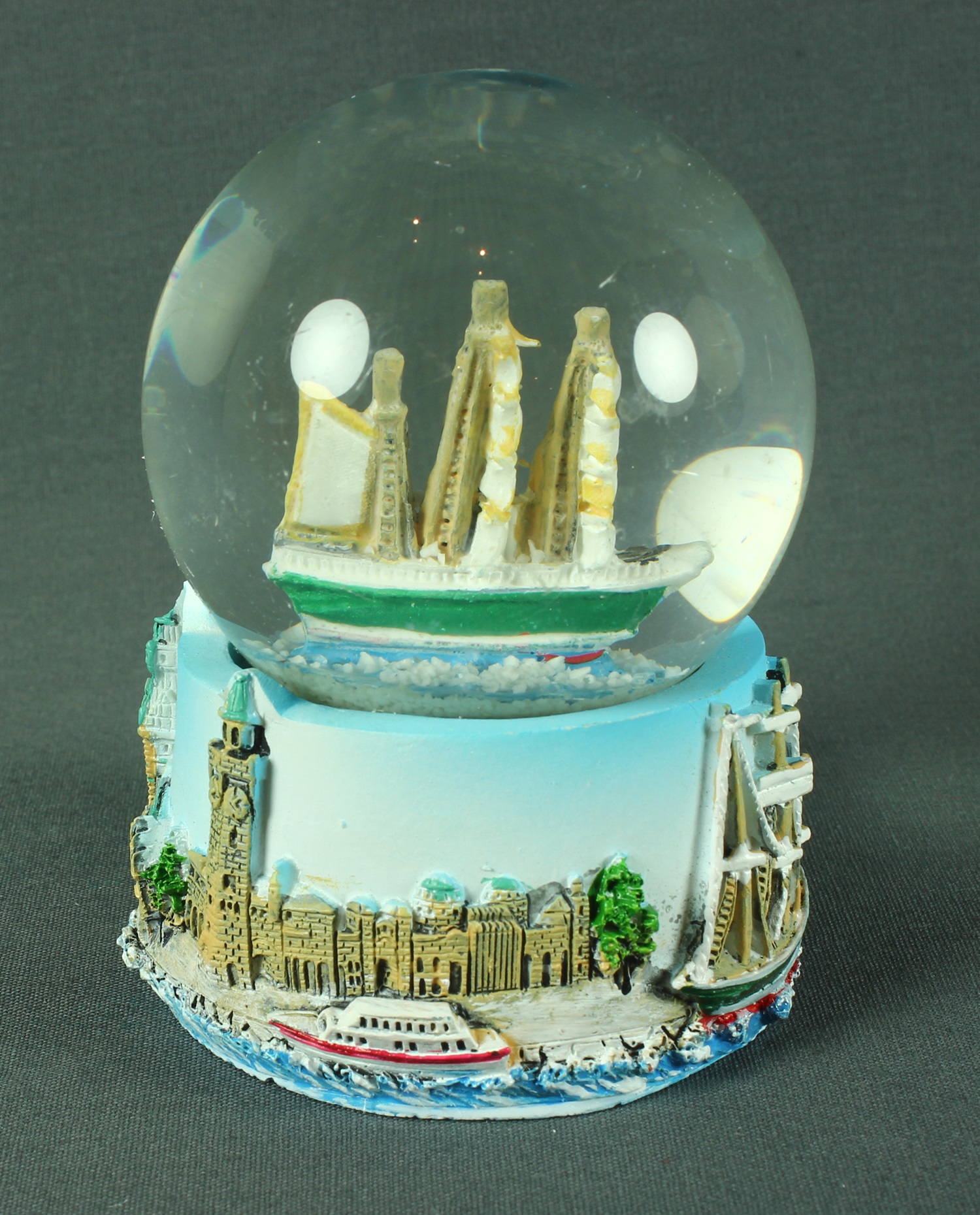 schneekugel-hamburg-rickmers-h