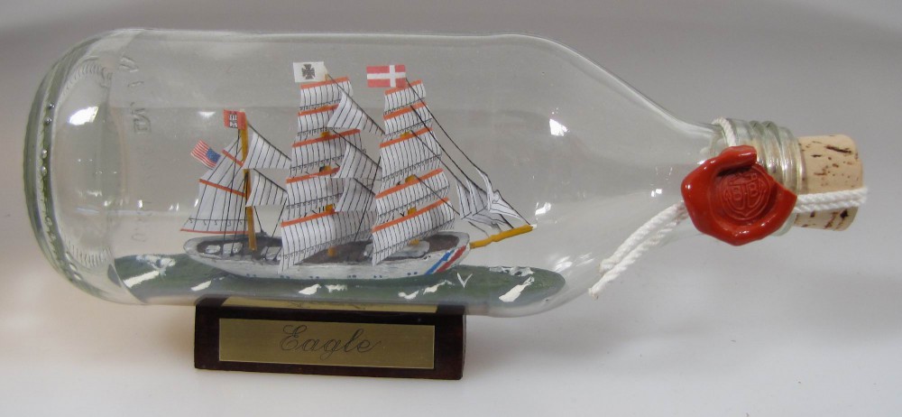 buddelschiff_eagle_coastguard_phs038 Eagle USA Coastguard runde Flasche 0,3 Liter Buddelschiff Flaschenschiff