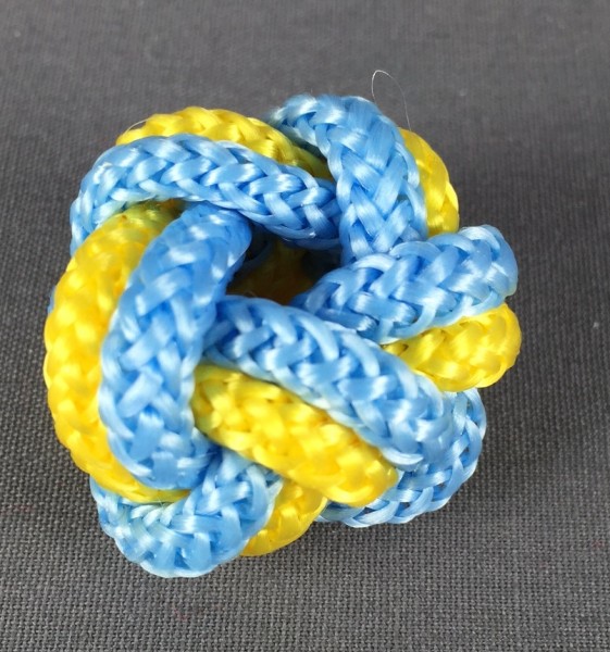 Makrameeknoten hellblau / gelb für Halstuch