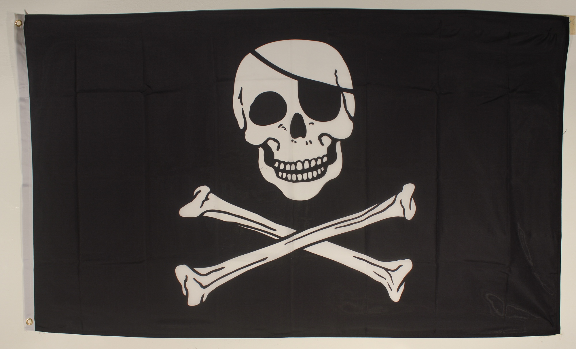 piratenflagge mit sicherem Mast von 60 cm Länge 