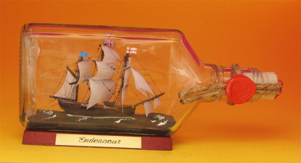 Endeavour Captain Cook eckige Ginflasche 0,375 Liter Buddelschiff Museumsqualität