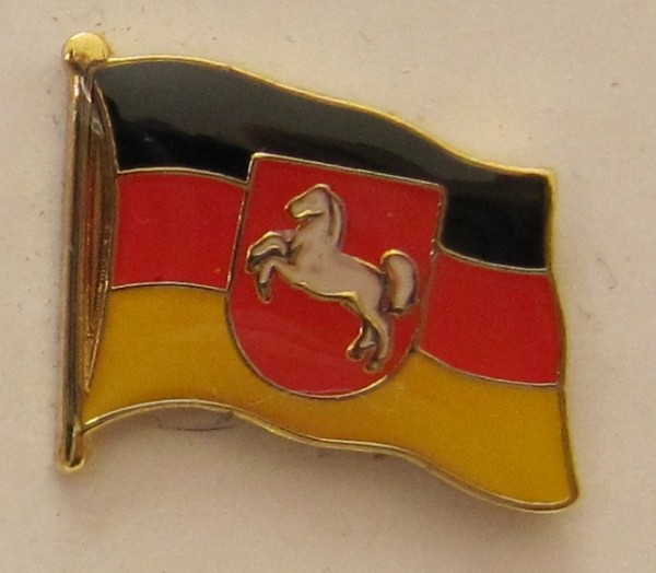 Pin Anstecker Flagge Fahne Niedersachsen mit Pferd