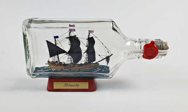Bounty schwarze Segel 375 ml eckige Ginflasche Buddelschiff Museumsqualität Piratenschiff