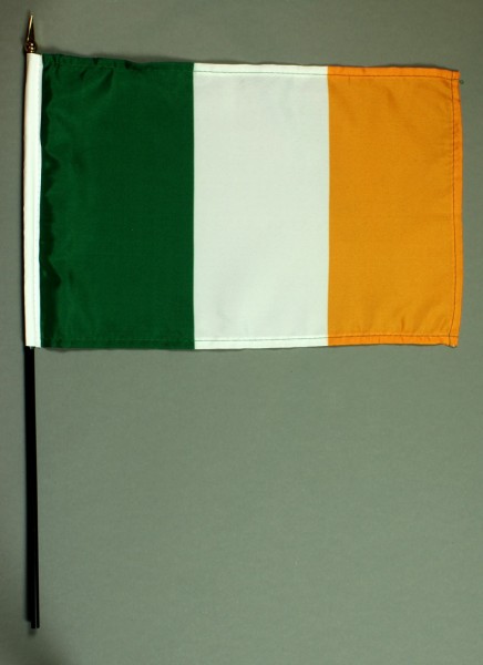 Tischflagge Irland 20x30 cm optional mit Tischflaggenständer aus Mahagoni Holz